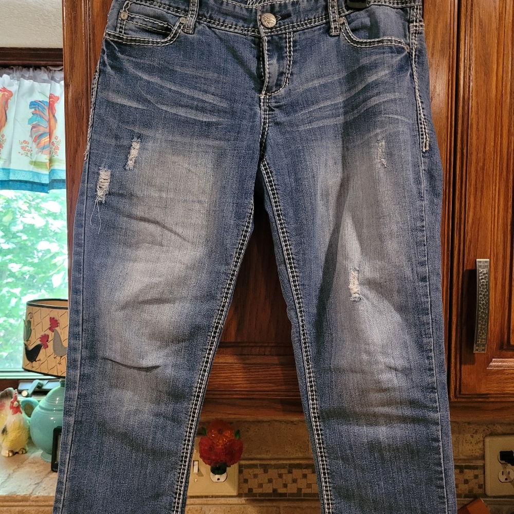 Maurices denim capris size 5-6